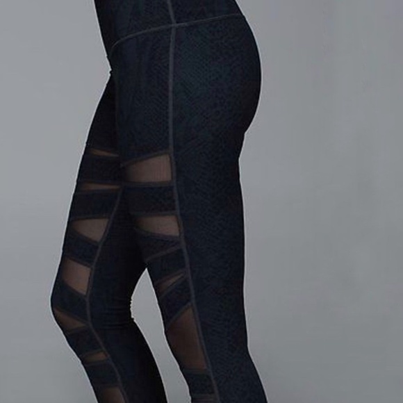 Lululemon High Times Pant Tech Mesh Desert Snake Deep Coal Black - Picture 3 of 9